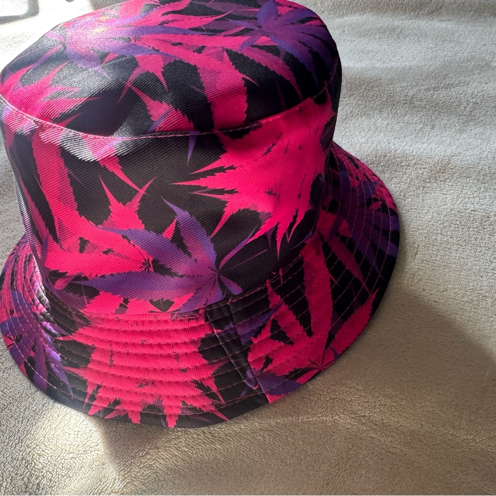Bucket hat - Picture 2 of 3
